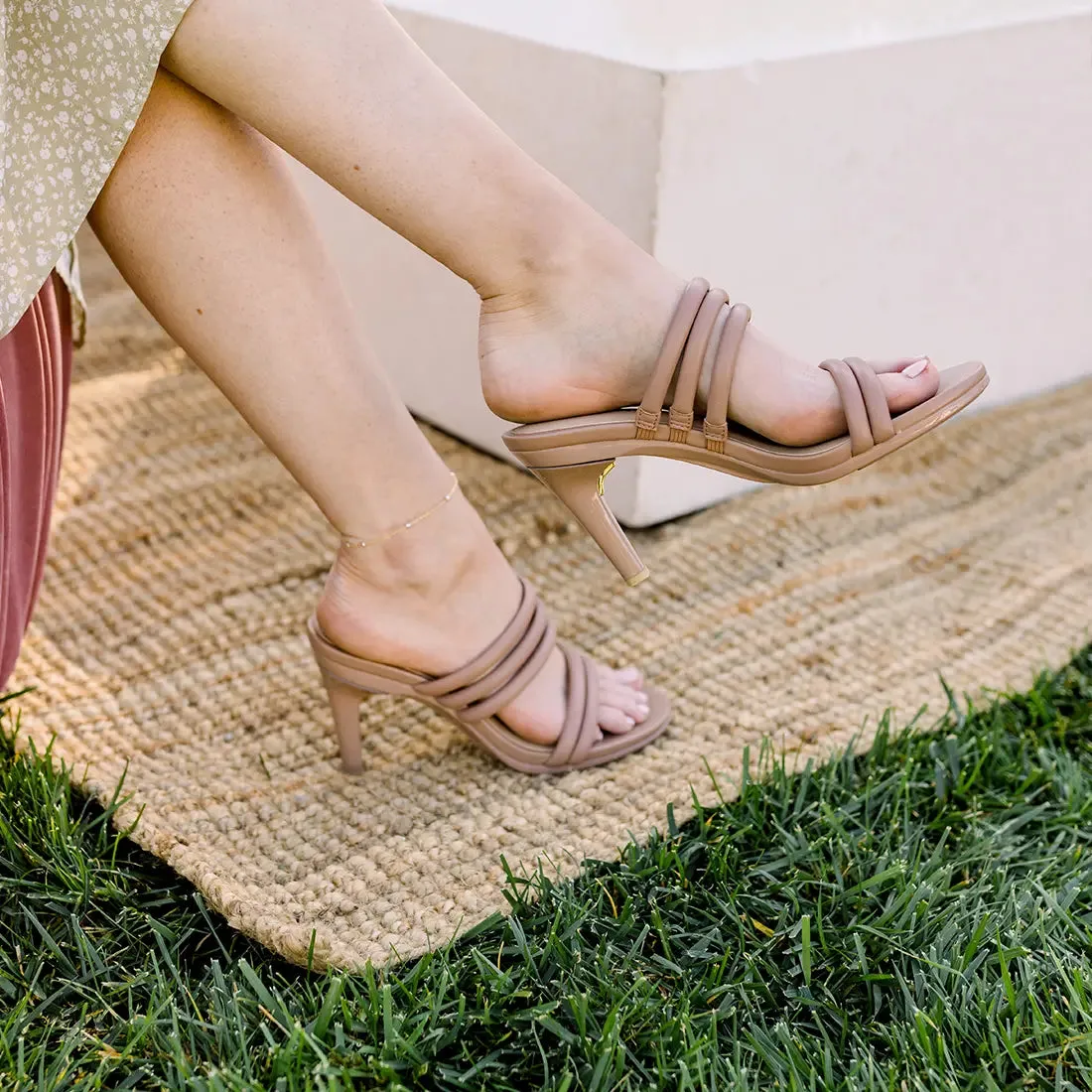 The Slide - Latte Vegan Leather Rope 3 Block